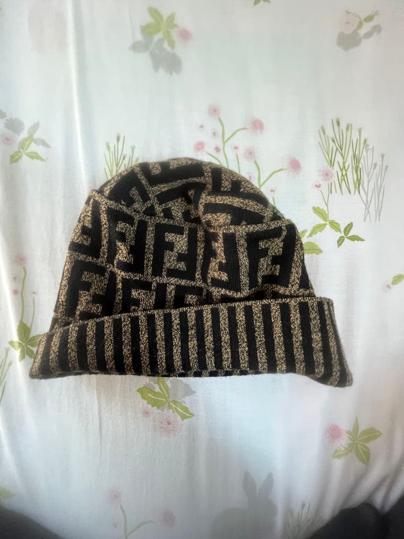 FENDI 黒金 ビーニー ニット帽