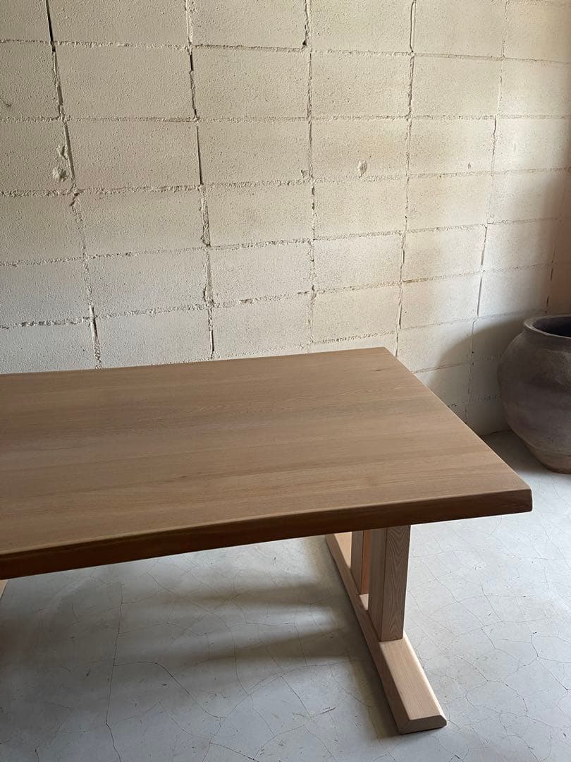 天然木無垢材　耳付き　ダイニングテーブル　二本脚