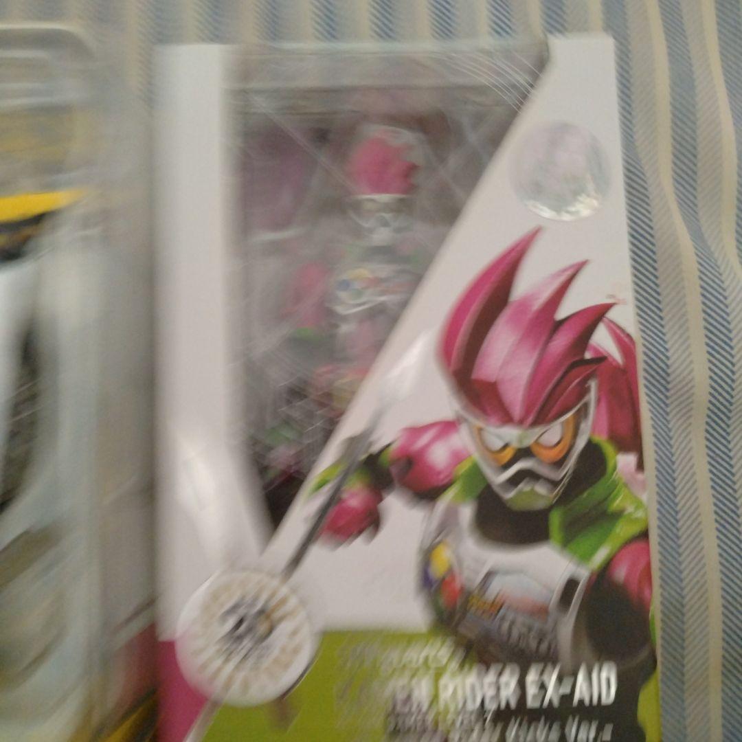 バンダイ　仮面ライダー　エグゼイド　フィギュアアーツ