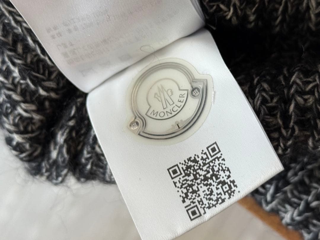 モンクレールネックウォーマー （未使用）黒とグレー