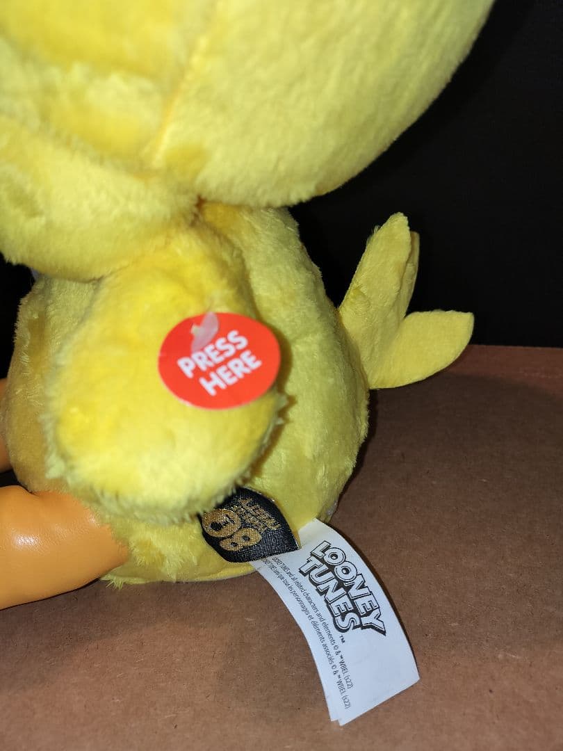 海外限定品トゥイーティー80周年記念トーキングぬいぐるみ