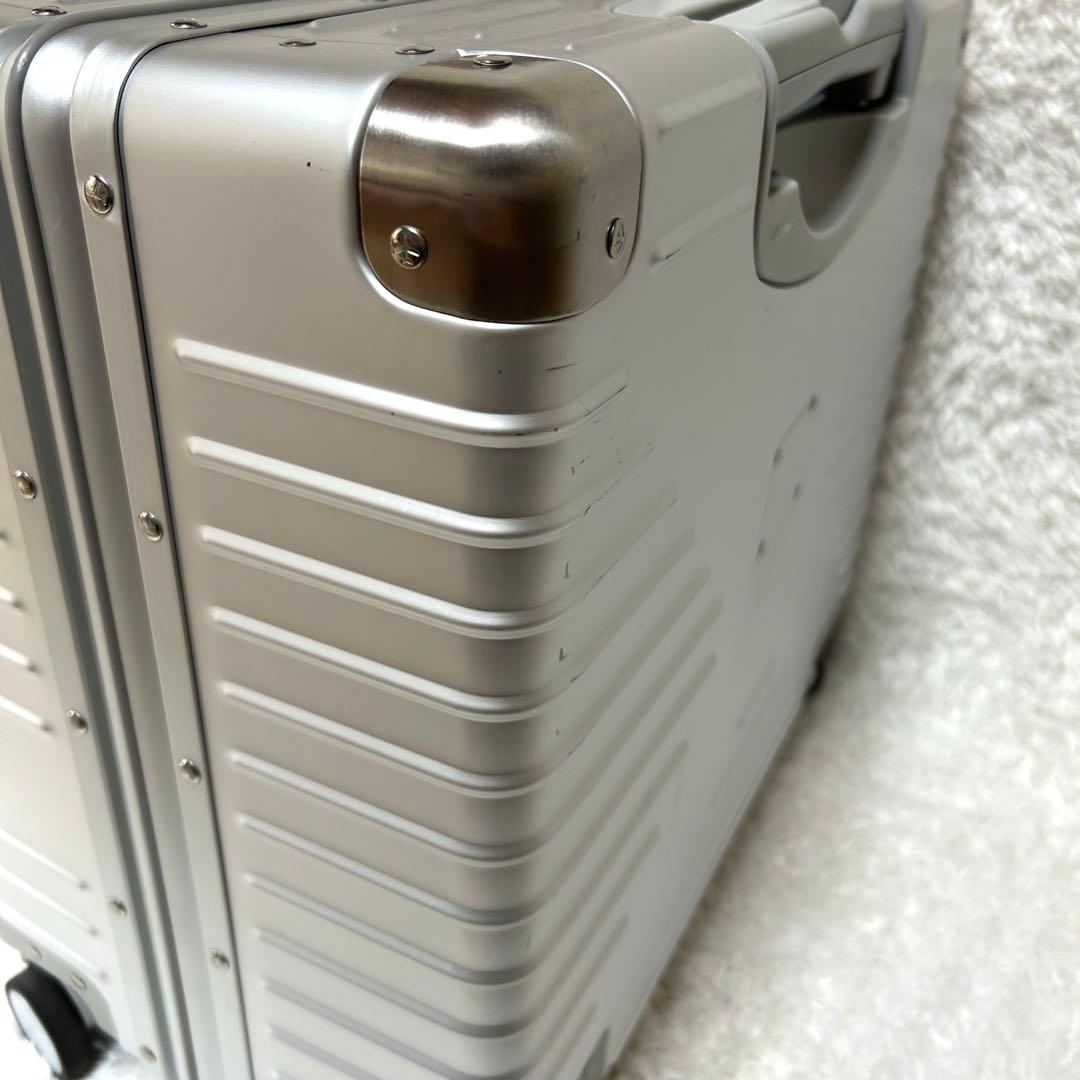 innovatorイノベーター アルミスーツケース スターリングシルバー 42L