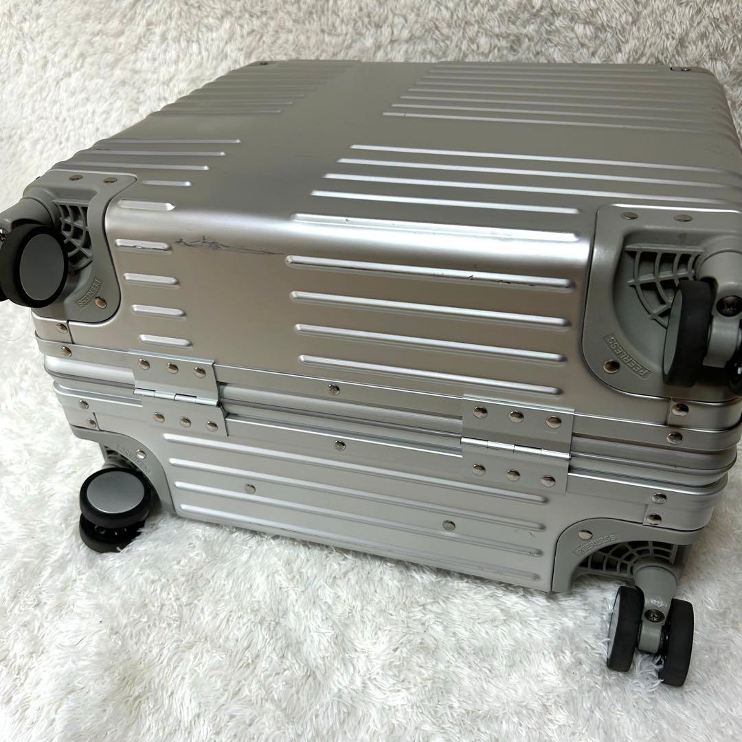 innovatorイノベーター アルミスーツケース スターリングシルバー 42L