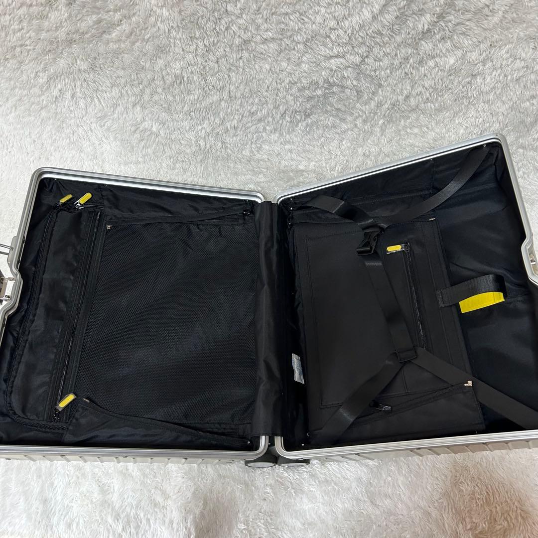 innovatorイノベーター アルミスーツケース スターリングシルバー 42L