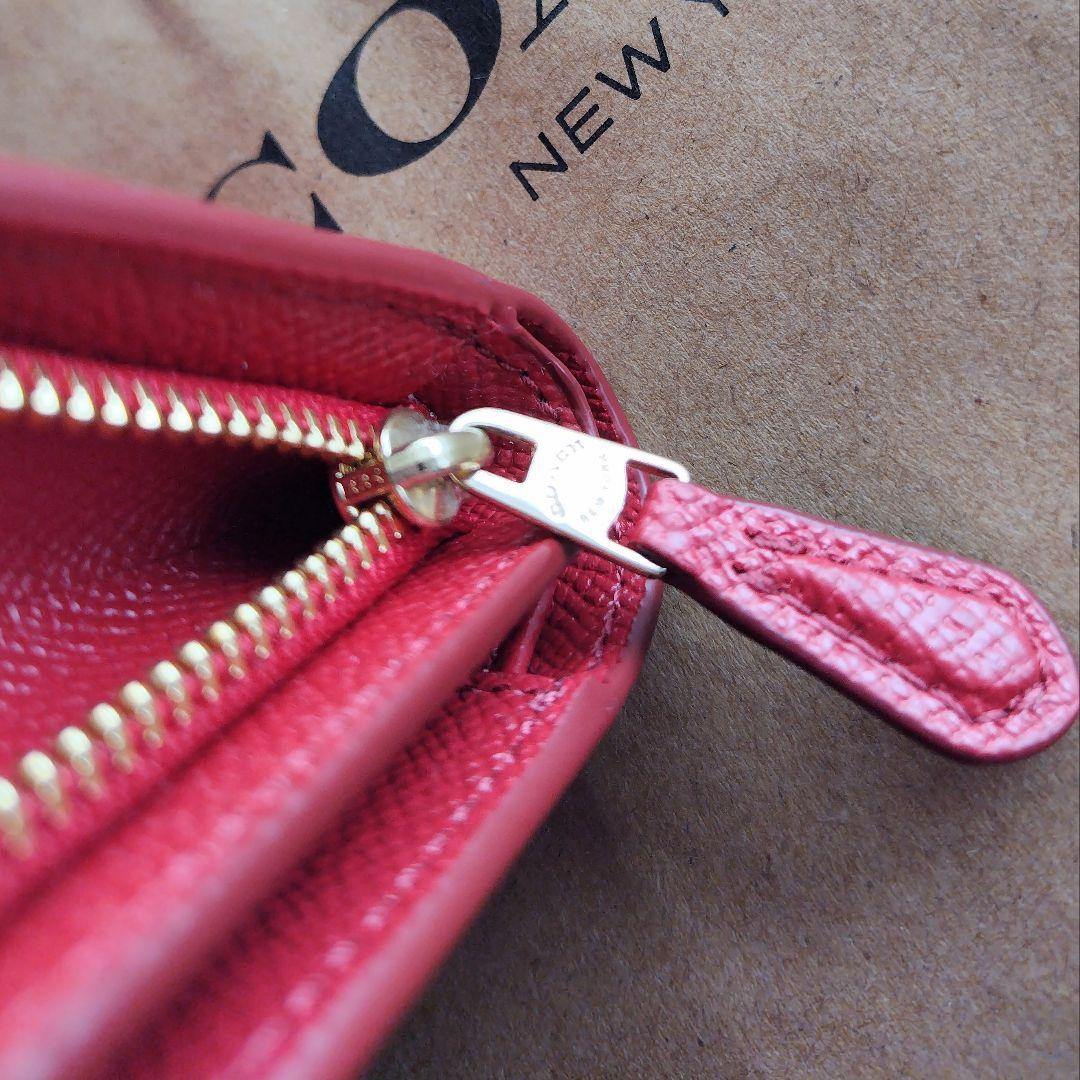 【新品】コーチ　COACH 新作　二つ折り財布　レッド　ピンク