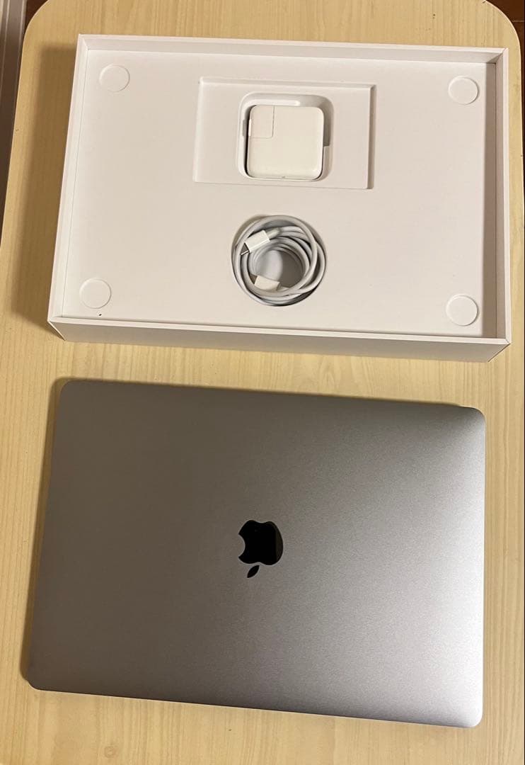 MacBook Air M1 16GB 512GB 充放電回数18回