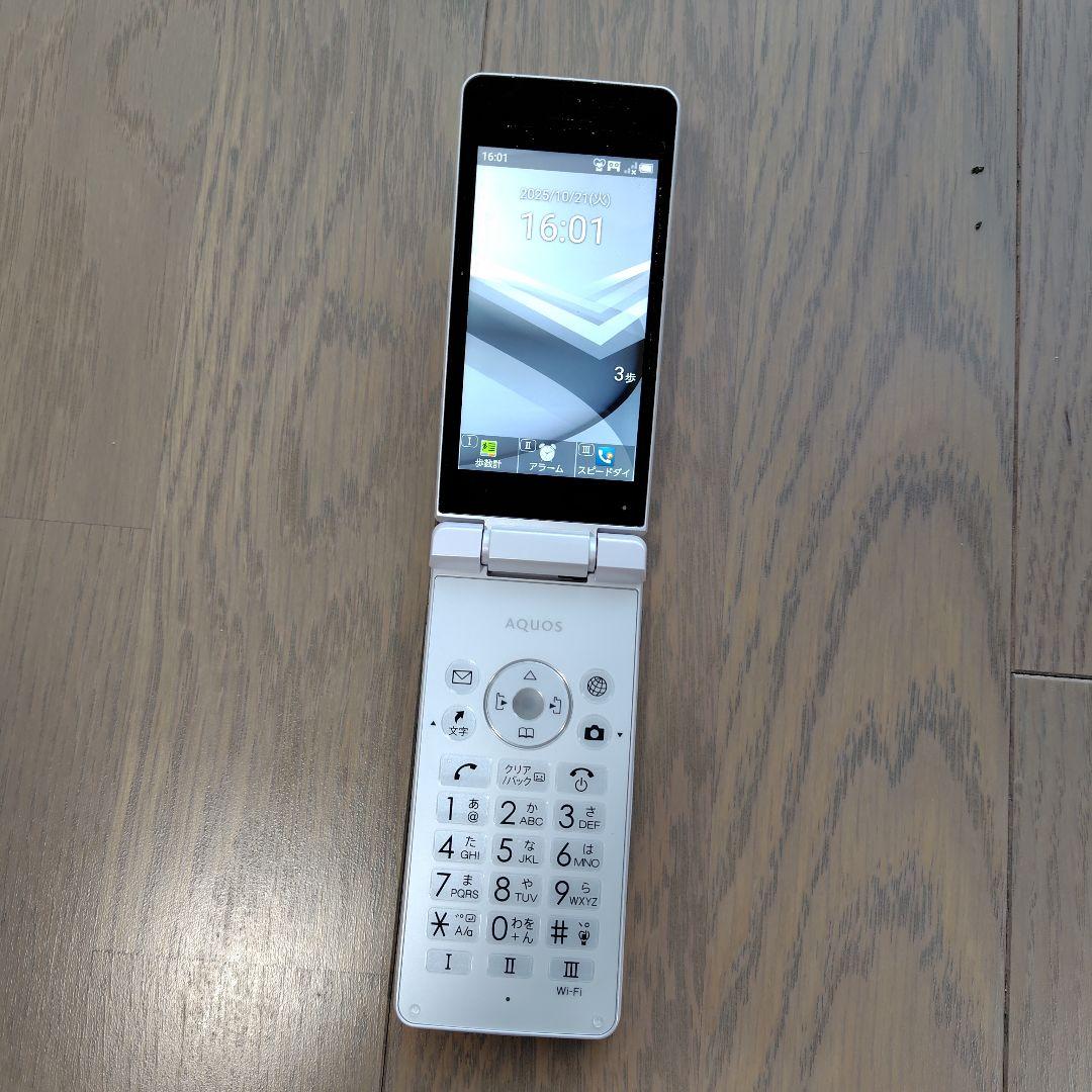 AQUOS ケータイ4 ホワイト 本体　未使用に近い