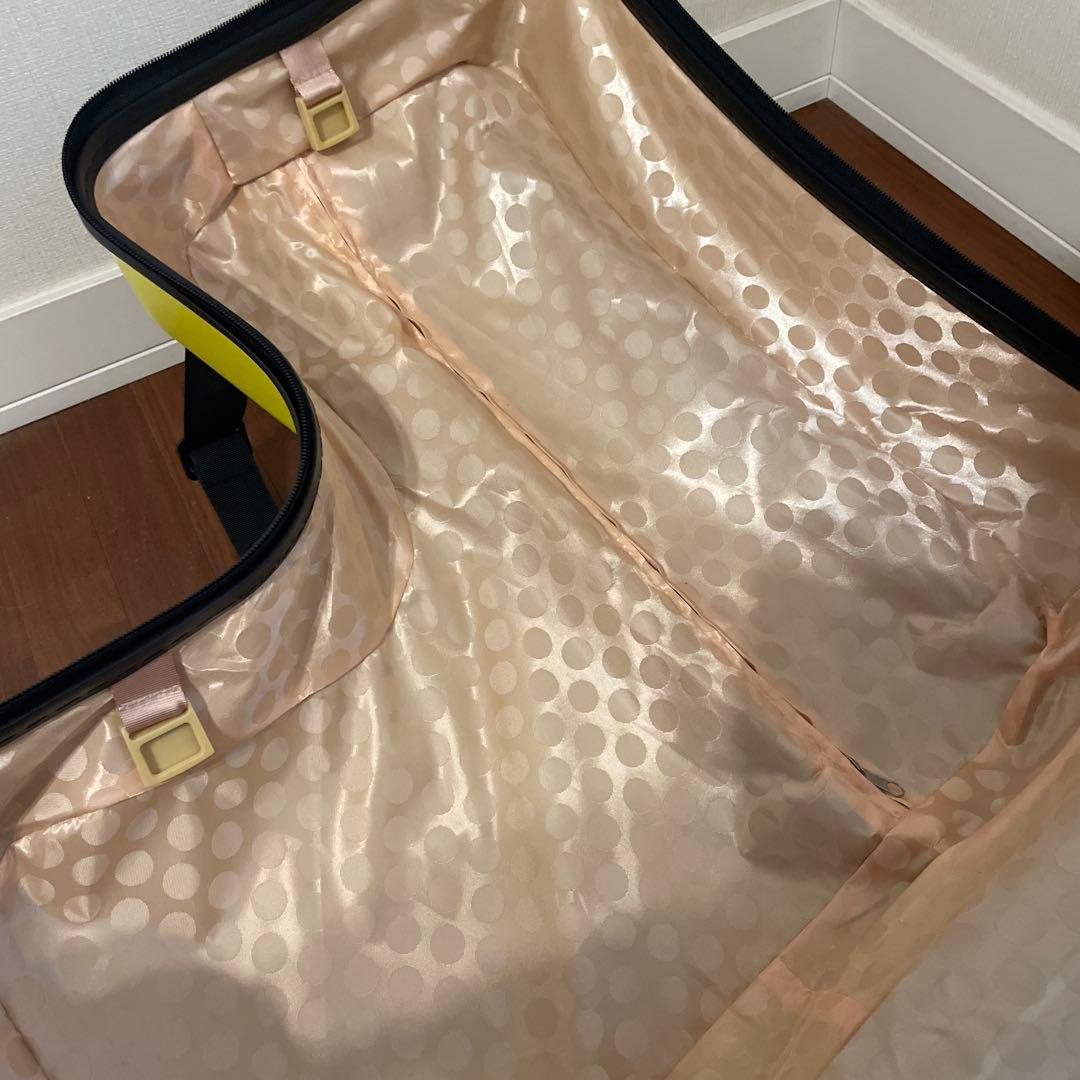 【美品】子どもが乗れるキッズキャリーケースNORICCOレモンイエロー　つやなし