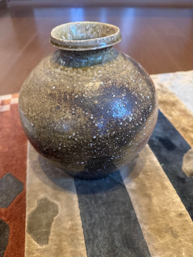 陶器の壺 中型 茶色と金色の混合