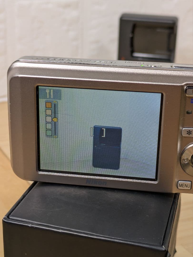 美品 Nikon COOLPIX S520 デジタルカメラ ピンクシルバー