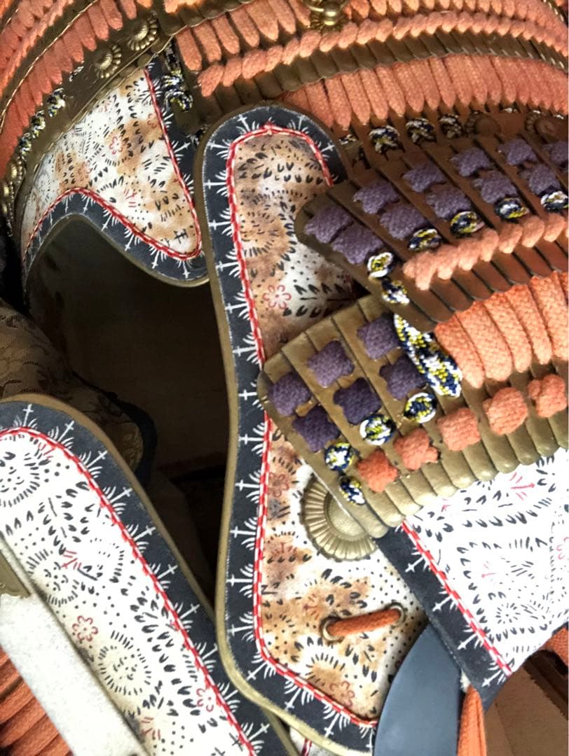 等身大甲冑一式　鎧、兜　血の跡のようなものあり