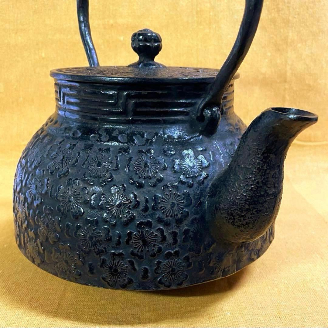 早い者勝ち‼️名器 岩鋳 大きい 鉄瓶 満水2.8ℓ お茶 囲炉裏 南部鉄器 鋳鉄