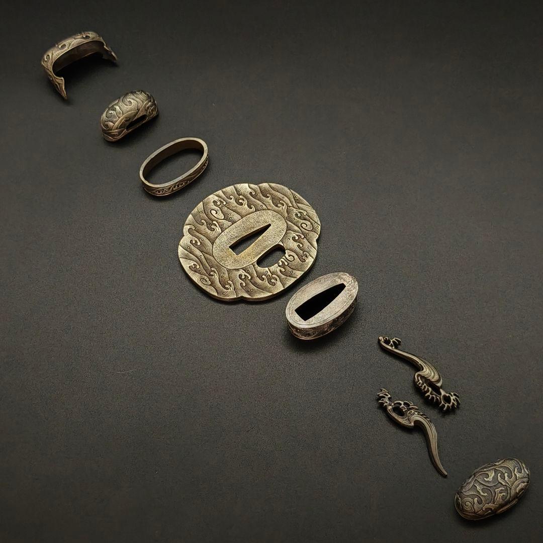 刀鍔　海浪の図　縁頭　目貫　鐺　栗形　柄鞘一式金具　銅製　銀メッキ