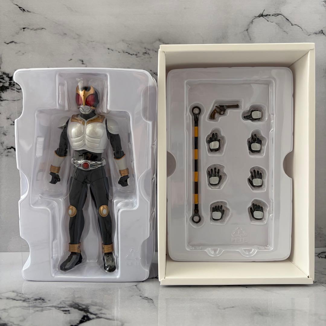 S.H.Figuarts 真骨彫 仮面ライダークウガ グローイングフォーム