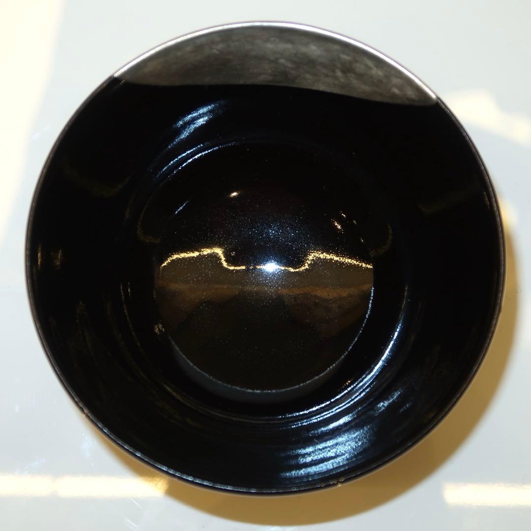 【茶道具】橋本紫雲作　黒釉秋草茶碗