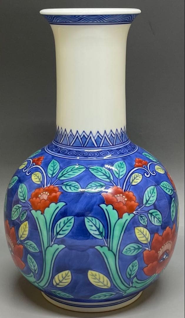 人間国宝　十三代　今泉今右衛門 色鍋島牡丹唐草文花瓶　四方桟共箱　共布　L36