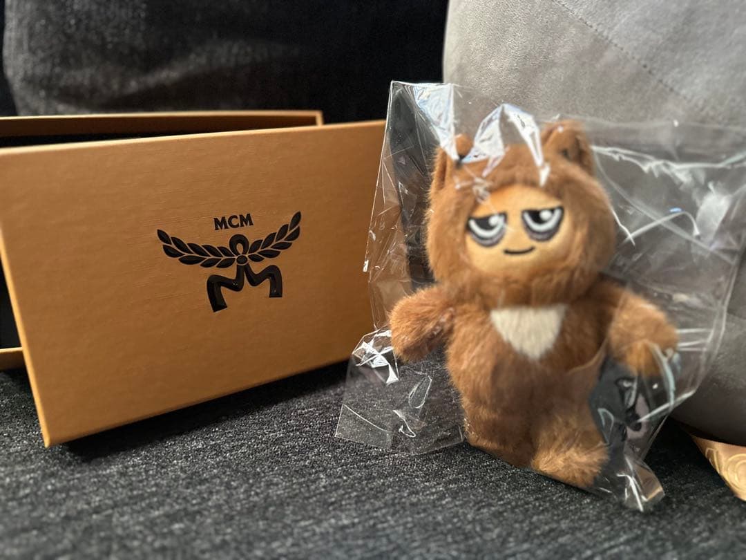 MCM・THEオリバーな犬コラボぬいぐるみキーホルダー