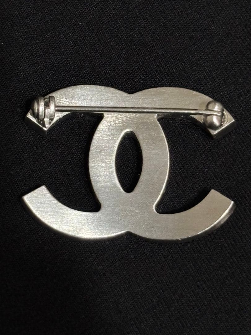 パ*ダ様 最終値下げ❗️【超美品】CHANEL ダブルCロゴブローチ クリスタル