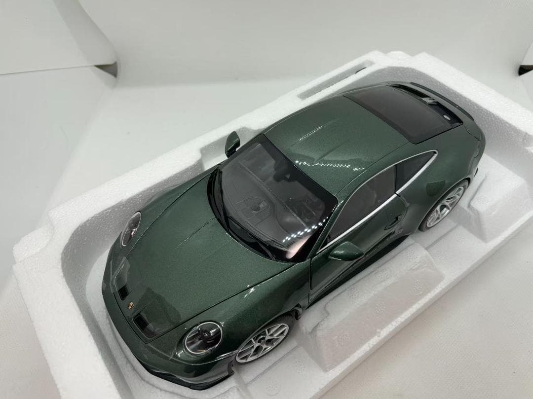 304-049 ノレブ 1/18 ポルシェ 911 S/T 2023