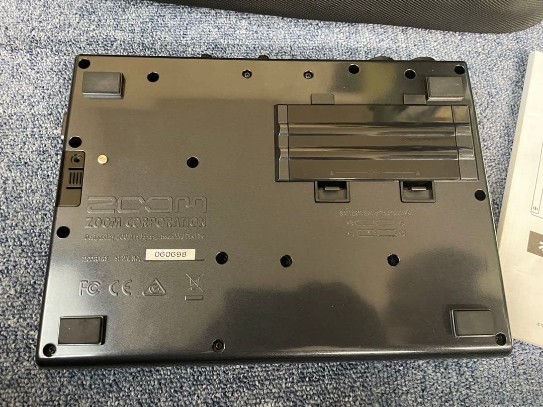 美品 ZOOM R8 マルチトラックレコーダー　ZOOM SCR-16バック付き