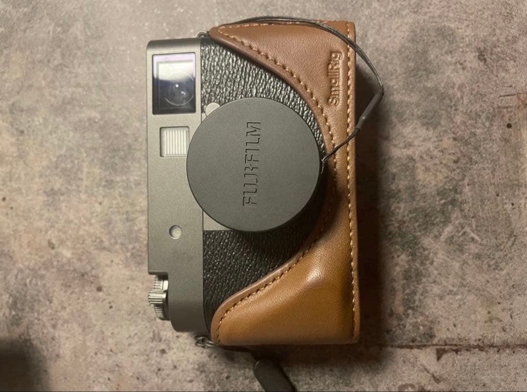 【美品】富士フィルムx half（チャコールグレー）【元箱付】カバー付き