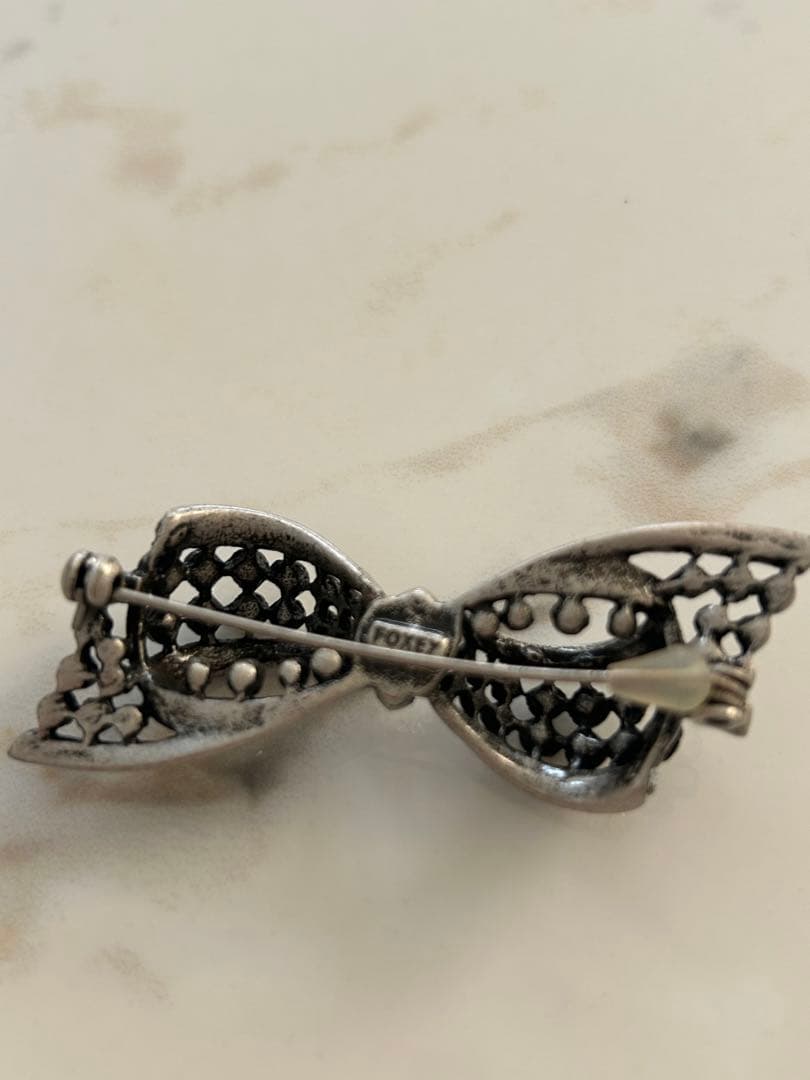 FOXEY リボン型ブローチ