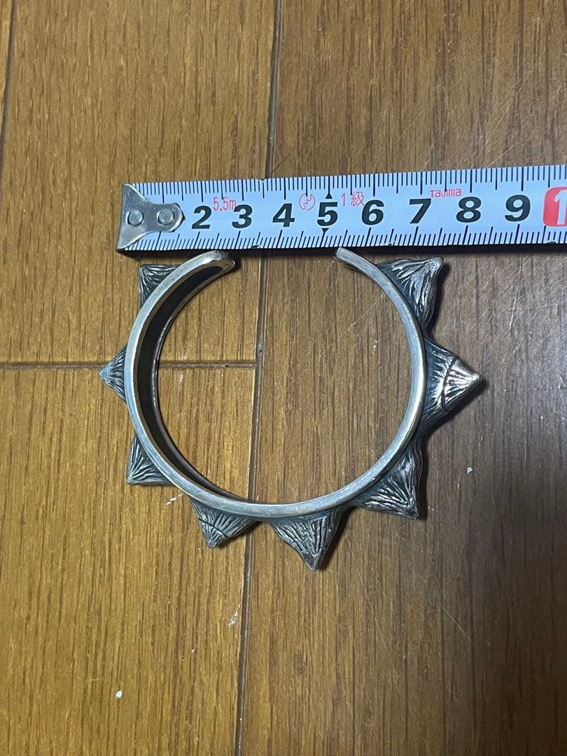 ゴツい インパクト大　バングル シルバー　トゲトゲデザイン