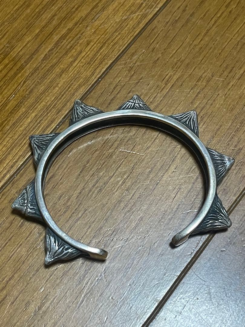 ゴツい インパクト大　バングル シルバー　トゲトゲデザイン