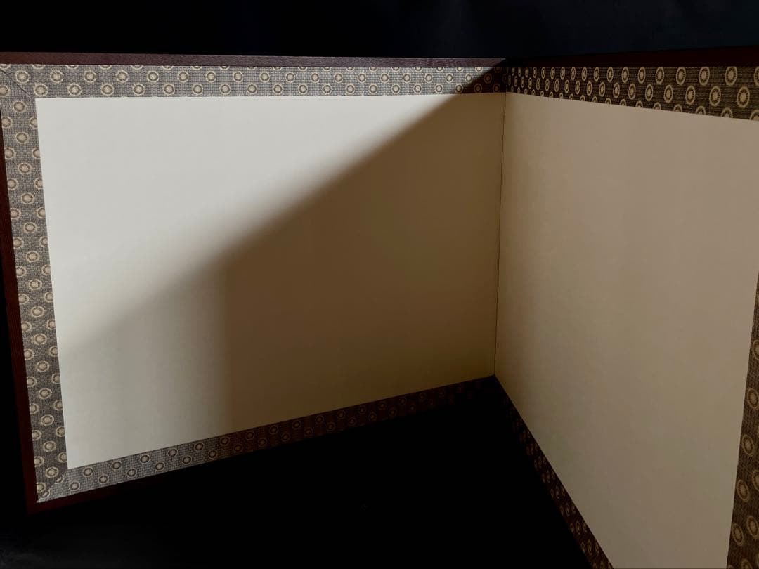 【美品】「母」 菊花 丸紋 風炉先屏風 桑縁 茶道具 （127①）