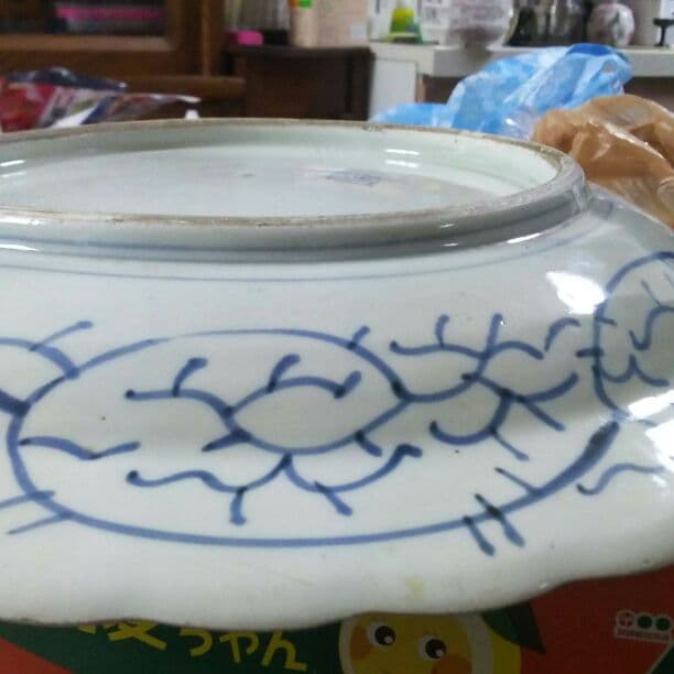 大皿骨董品です、時代わかりません、直径40センチ傷はありません、いいね