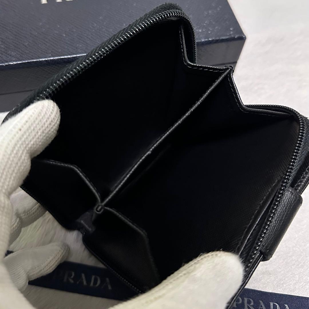 PRADA プラダ　折り財布　ラウンドファスナー　三角ロゴ　サフィアーノレザー