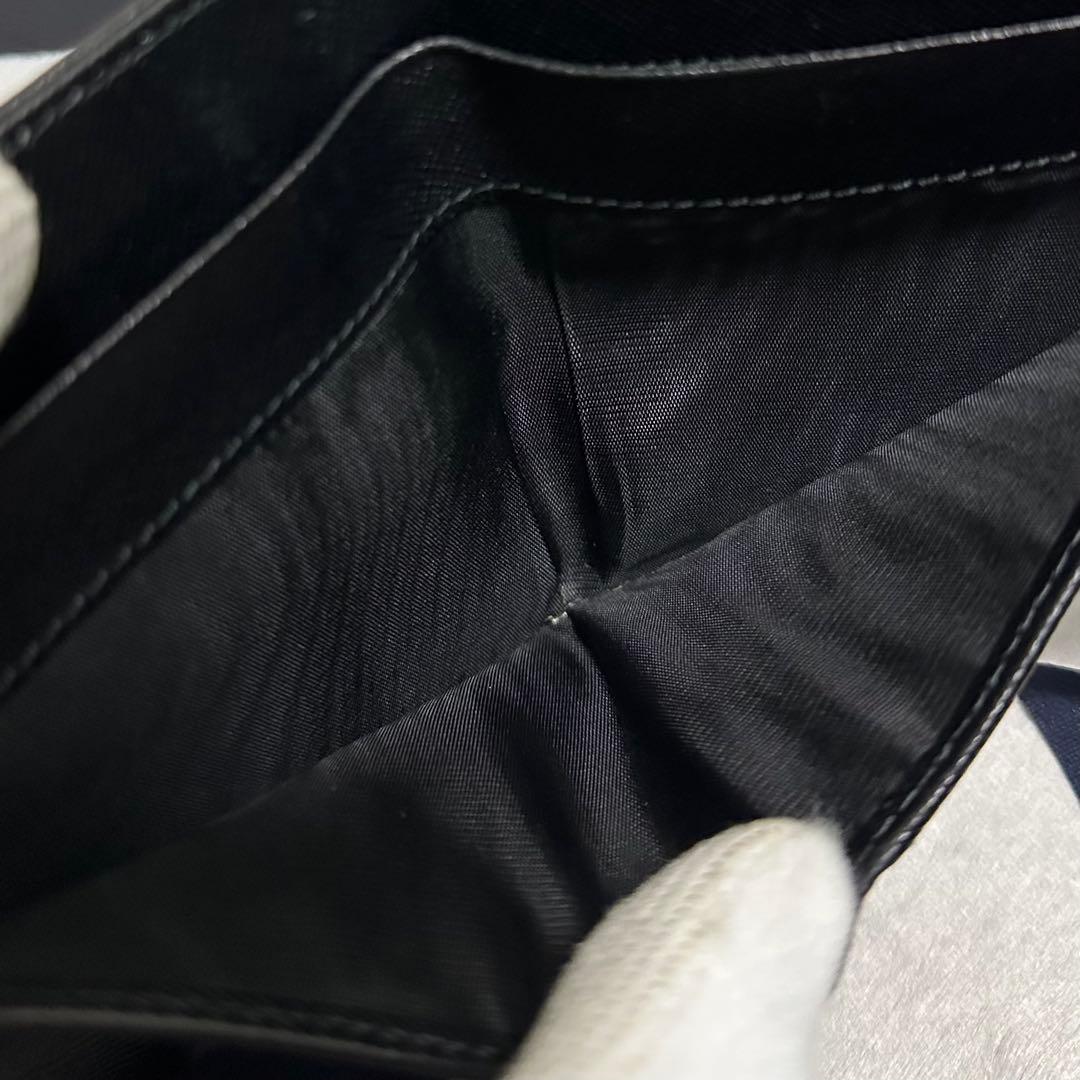 PRADA プラダ　折り財布　ラウンドファスナー　三角ロゴ　サフィアーノレザー