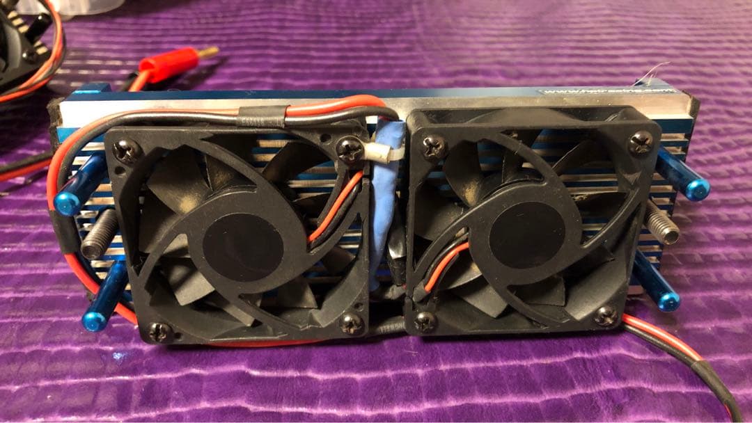 【セール】イーグルP.D.ステーション&バッテリヒートシンクスタンドx2 おまけ