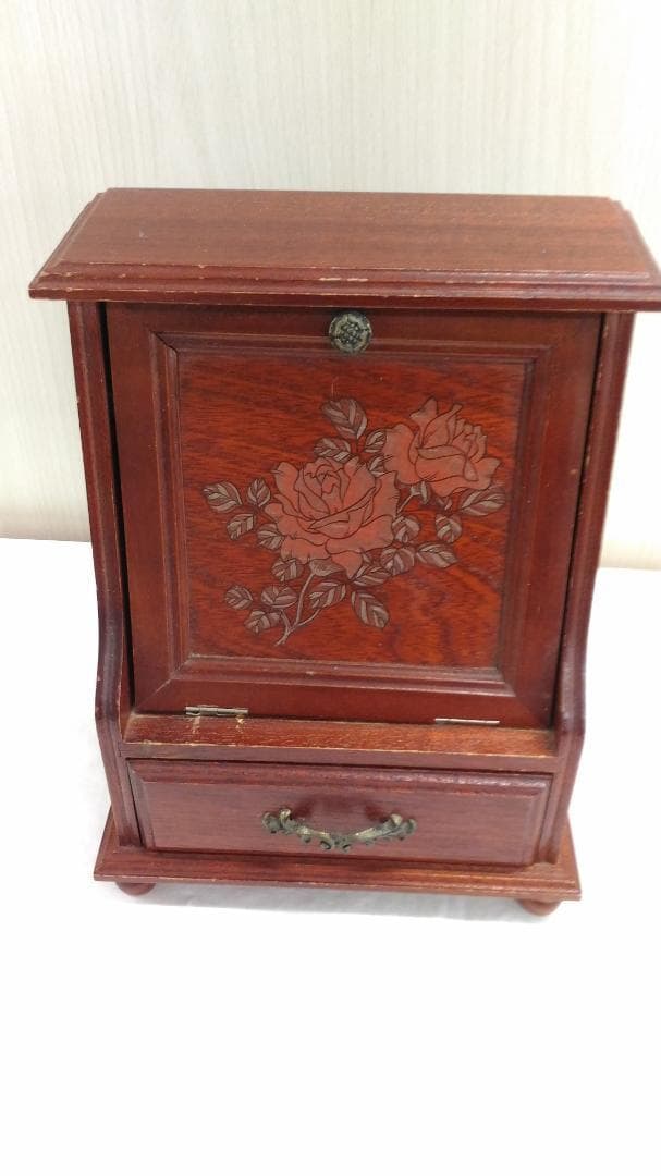 ○3522 オルゴール付き木製ドレッサー