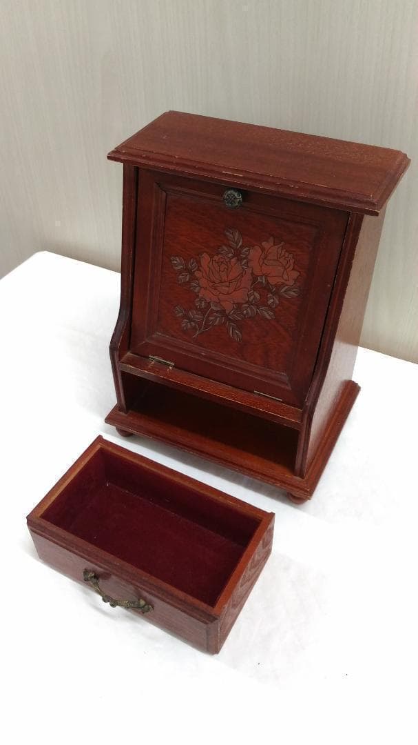 ○3522 オルゴール付き木製ドレッサー