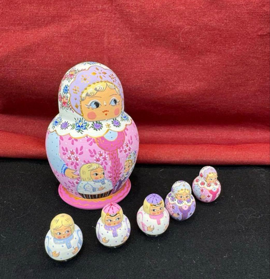 セール❗️アーティスト　オリガ　ミッチィナ作品。マトリョーシカ。やや小さなタイプ。