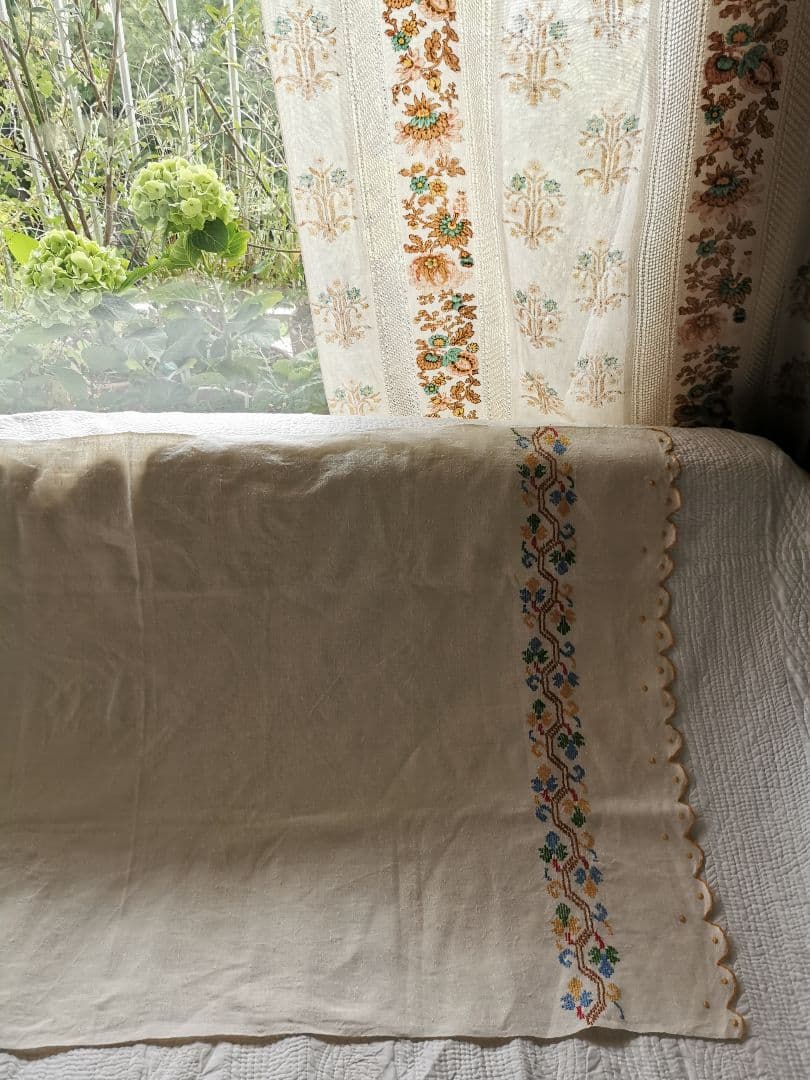 アンティーク イタリア ホームスパンリネン クロスステッチ刺繍 スカラップクロス