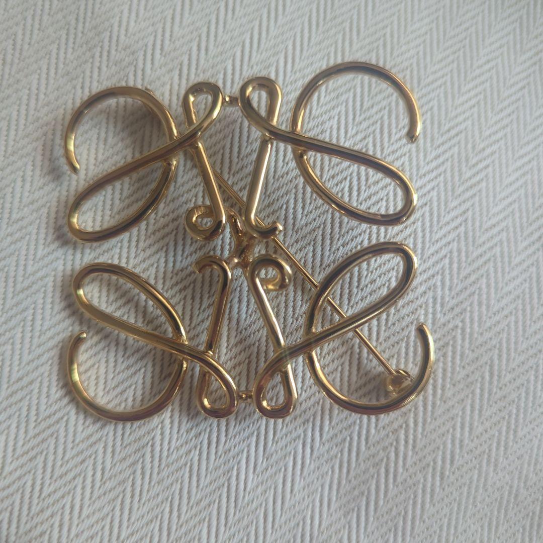 25日まで！極美品【LOEWE】 ロエベ アナグラム　 ブローチ ゴールド