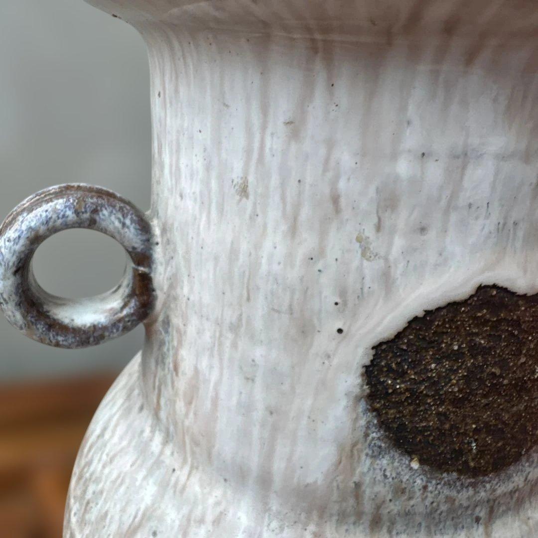 骨董　取っ手付き陶器花瓶 ホワイトとブラック