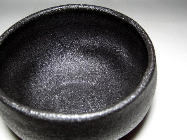 寒川栖豊 紀州焼 那智黒茶碗 栞付 裏千家十五代 鵬雲斎花押　　　　　v152