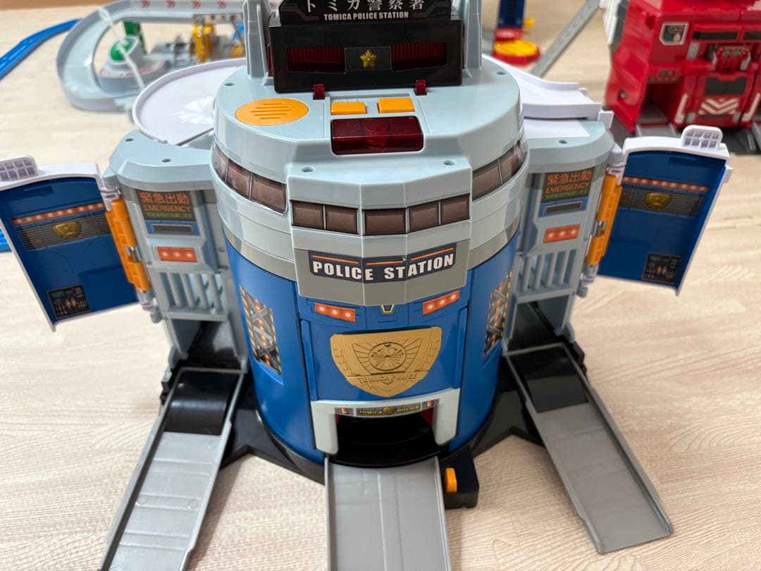 【お値打ち】トミカ ぐるぐるシュート!! DXトミカパーキング他　4点セット販売