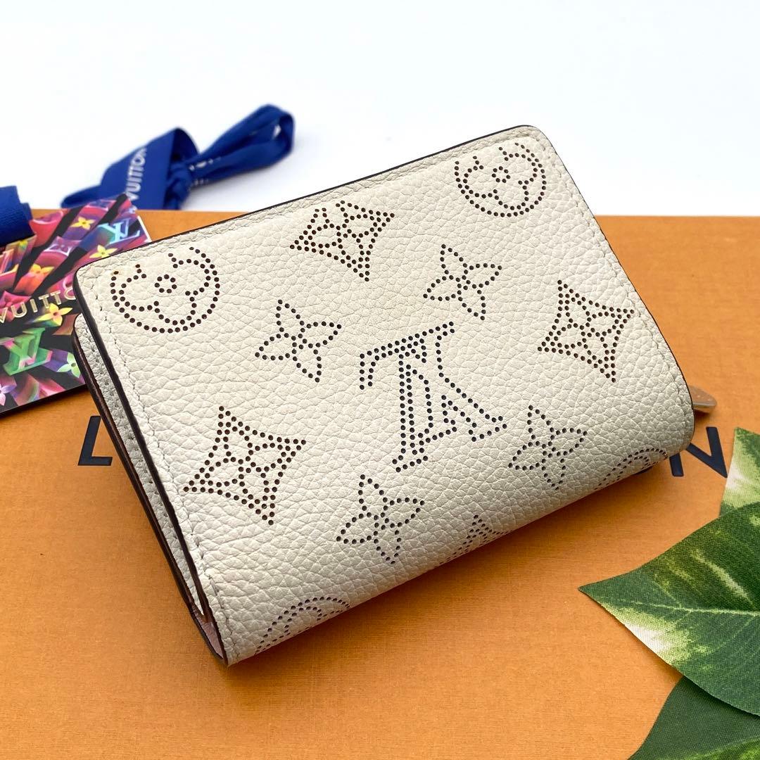 ルイヴィトン モノグラム マヒナ ポルトフォイユ クレア 二つ折り財布 ホワイト