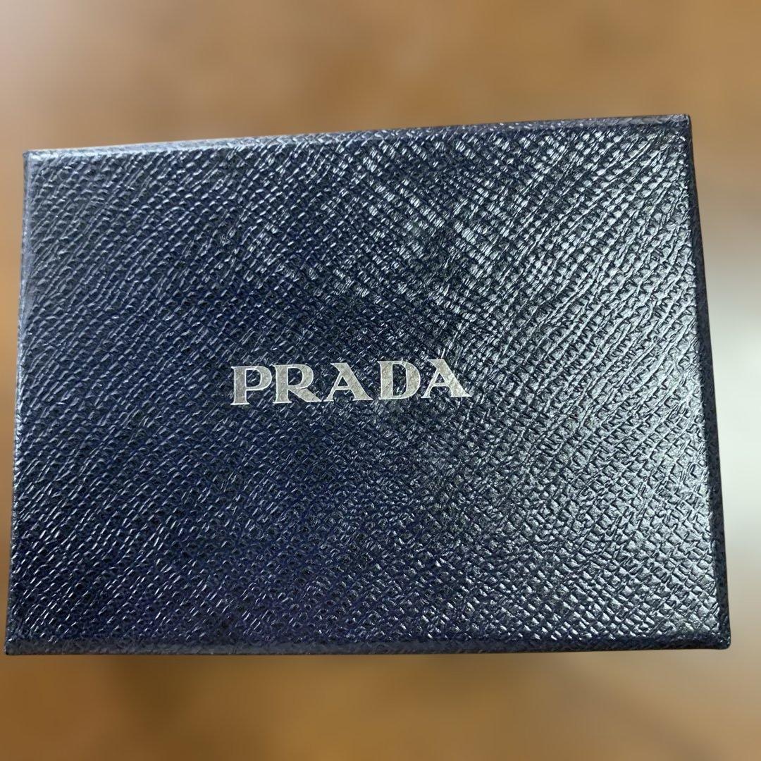 PRADA グレー レザー キーケース