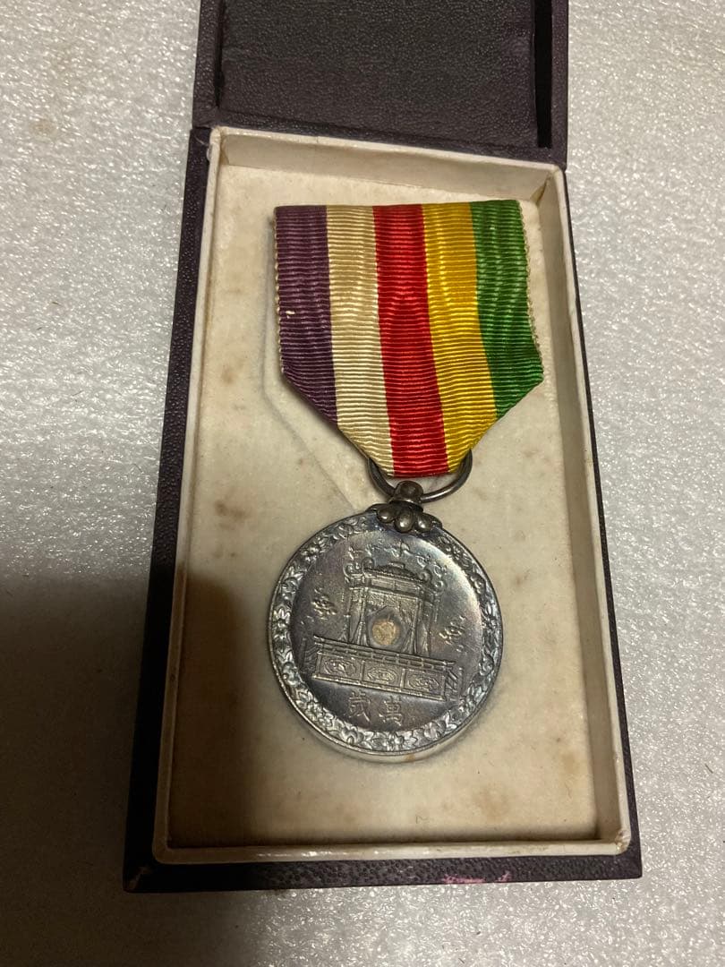 勲章2個セット。／鳥の絵の付いた勲章と大禮記念章昭和三年十一月【美品】