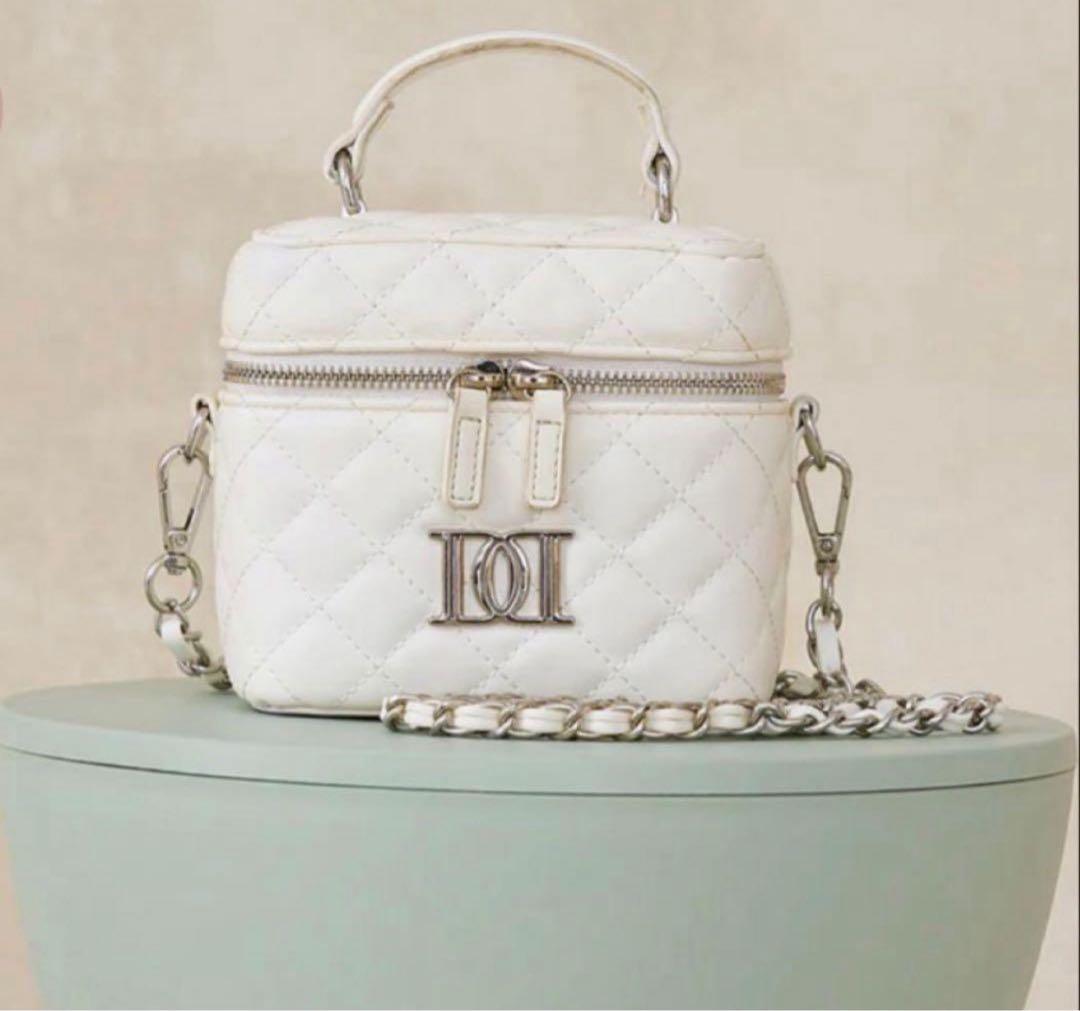 Darich ダーリッチ キルティングスクエアミニバッグ ホワイト