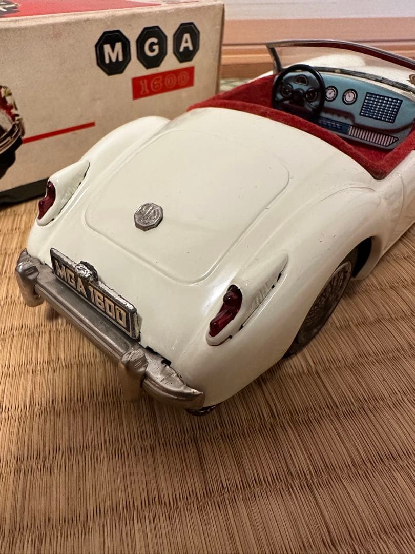 アサヒ MGA 1600 ブリキ玩具