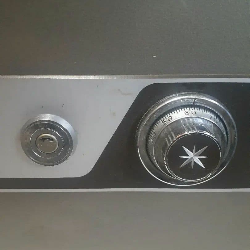 CROWN ダイヤル式金庫