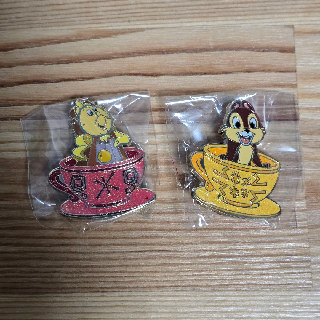 香港ディズニーランド　ピンバッジ　12個セット