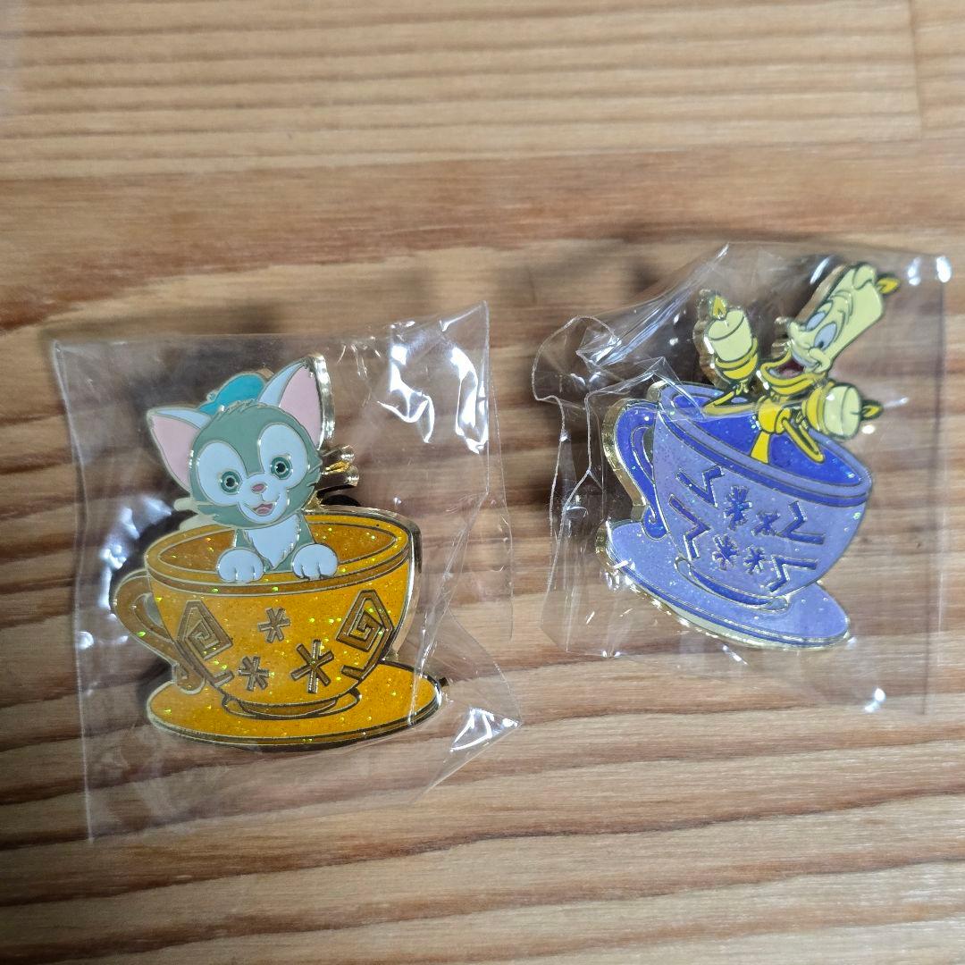 香港ディズニーランド　ピンバッジ　12個セット