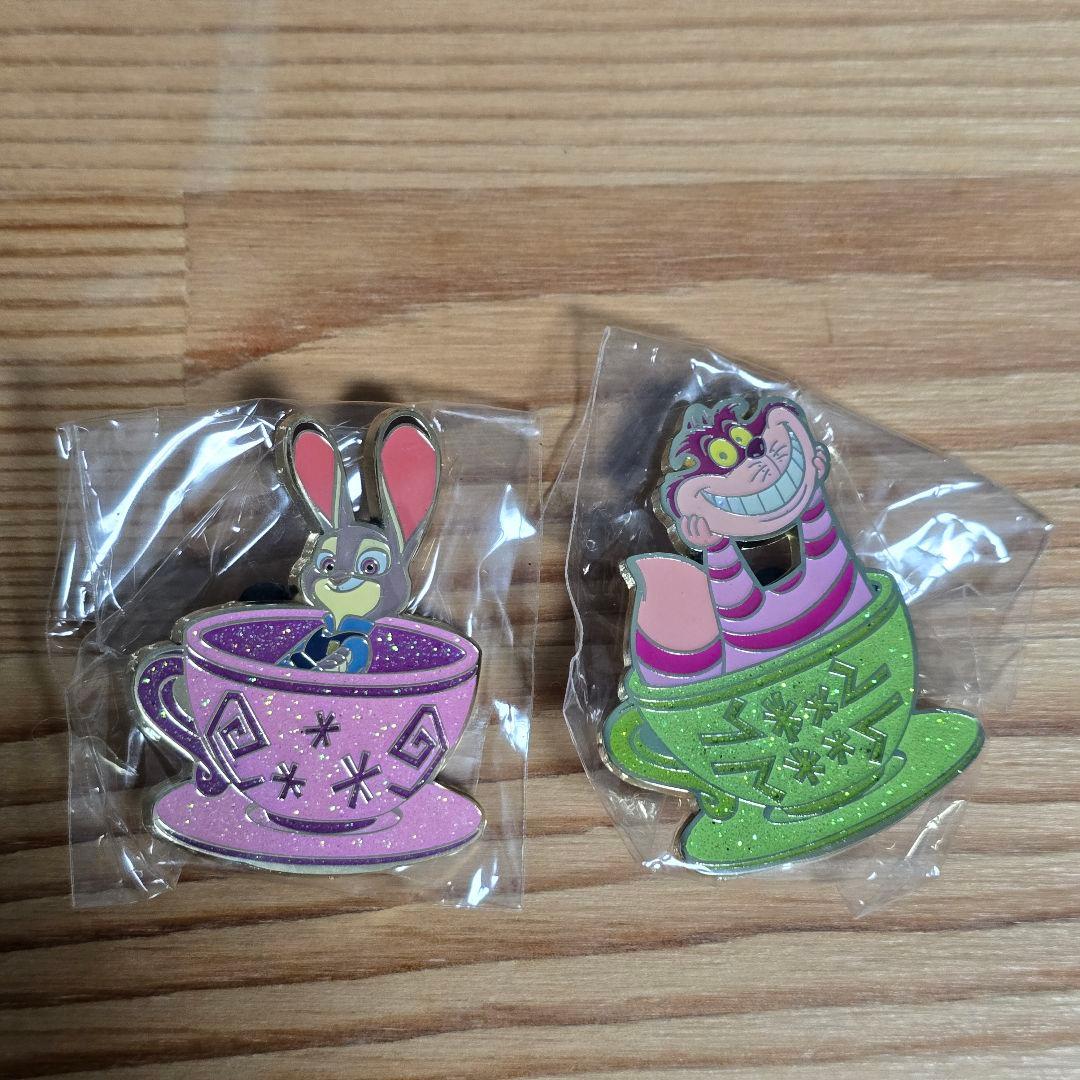 香港ディズニーランド　ピンバッジ　12個セット